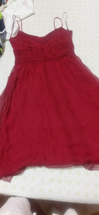 Vestido rojo y negro de tirantes
