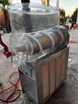 Vendo granizadora/dispensadora profesional Ugolini