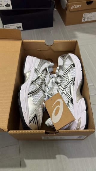 Tênis ASICS Prata e Branco Tamanho 42