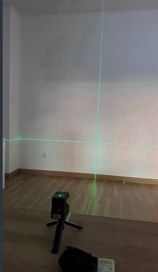 Nivel laser autonivelante + tripode.