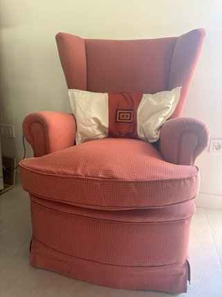 Butaca sillón tela color coral/rojo