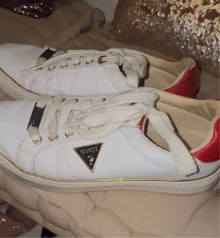 Zapatillas Guess Blancas y Rojas