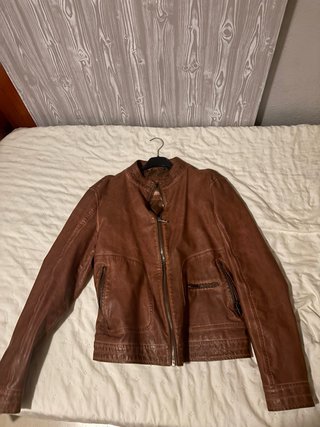 Chaqueta de cuero marrón
