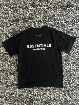 Camiseta Fear of God Essentials Negra