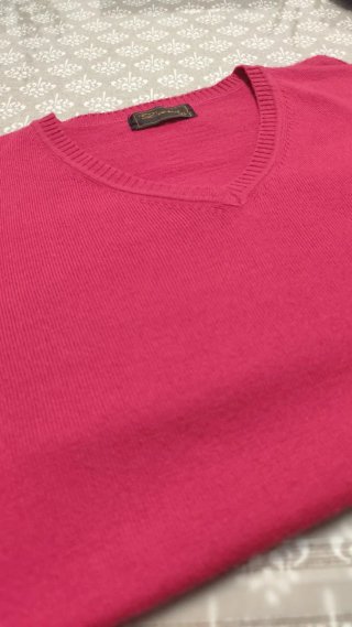 Jersey hombre cuello pico fucsia talla XL