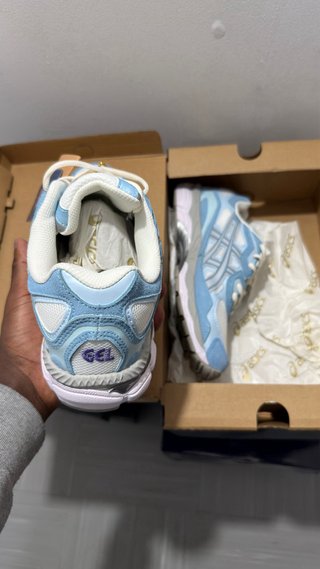 Tênis Asics Azul e Branco