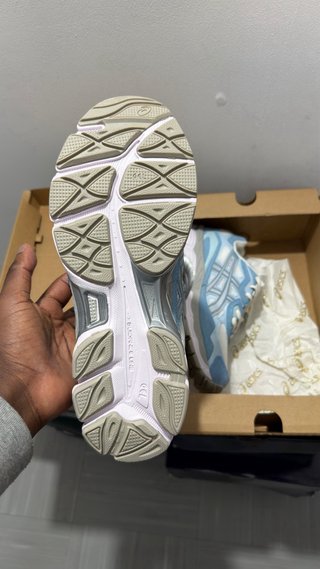 Tênis Asics Azul e Branco