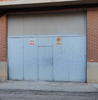 Puerta de cochera grande