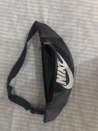 Riñonera Nike Negra