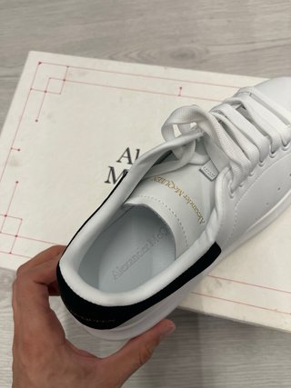 Alexander McQueen Tênis Branco e Preto