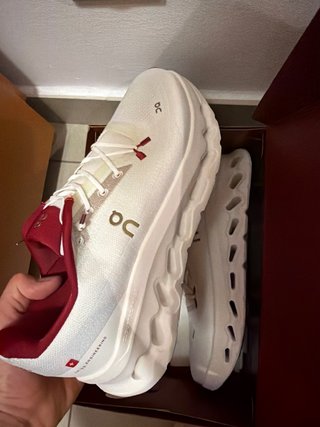 Zapatillas ON Running Blancas y Rojas