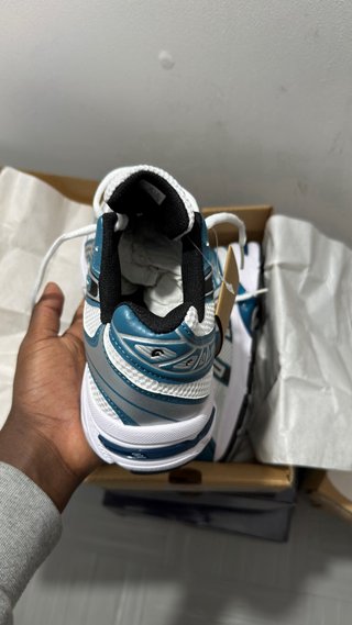 Tênis ASICS Azul e Branco