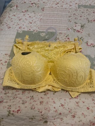 Conjunto interior encaje amarillo