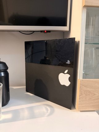 PlayStation 4 (PS4) con 2 mandos y juegos