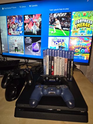PS4 Slim 1tb + 3 controller + 11 giochi + dock