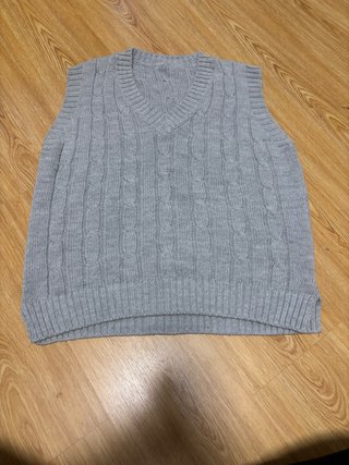 Chaleco de punto gris