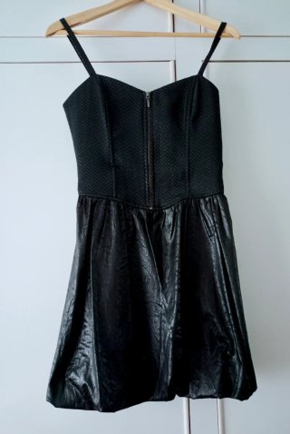 Vestido corto negro