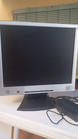 Pantalla V7 Plata Como Nueva