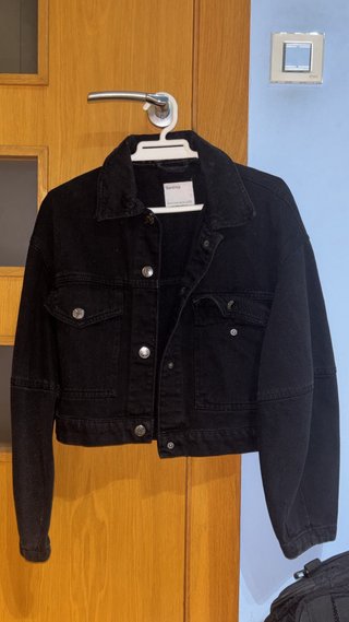 Cazadora vaquera negra Bershka
