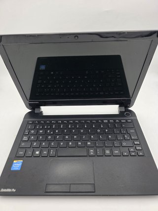 Toshiba NB10 — 8GB RAM, SSD 128GB y cargador