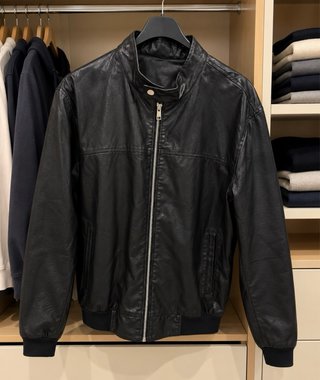 Chaqueta polipiel negra nueva