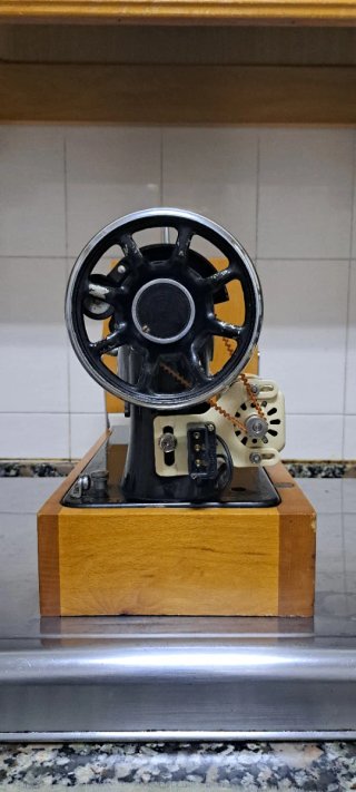 Máquina de coser antigua SIGMA Modelo A Con Motor