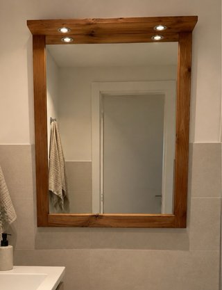 Espejo de baño con luz de madera