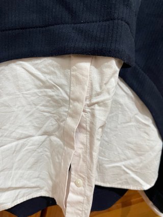 Camisola com gola e punhos brancos