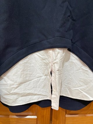 Camisola com gola e punhos brancos