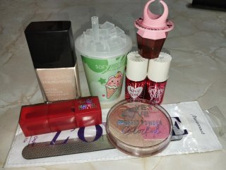 Lote Maquillaje: Base, Labiales, Polvos