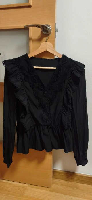 Blusa negra mujer volantes encaje