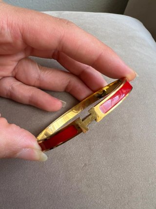 Pulsera rígida de acero con detalle en H