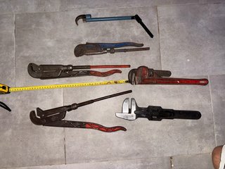 Herramientas de plomería: llaves varias