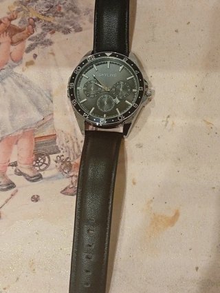 Reloj Skyline Negro y Gris