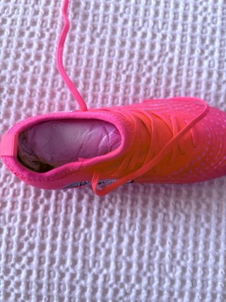 Botas de fútbol Puma niño naranja/coral. Número 30