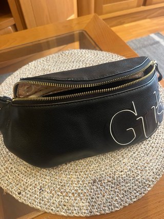 Riñonera Guess Negra Logo Grande