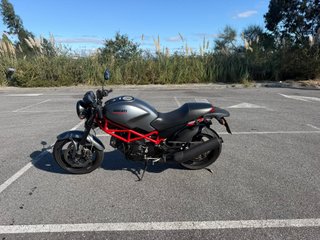 Ducati Monster 695 Gris/Rojo