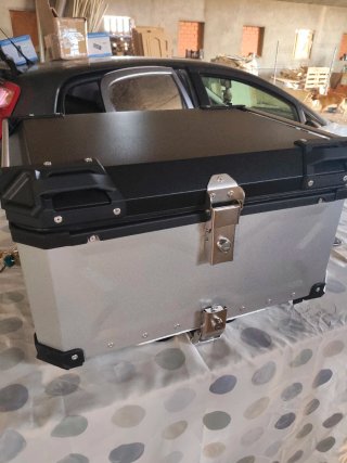 Baúl para moto de 80 litros caben 2 cascos