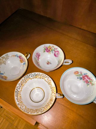 Tazas antiguas de porcelana .