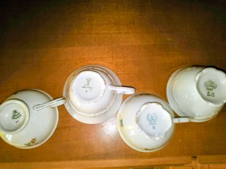 Tazas antiguas de porcelana .