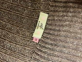 Casaco Cardigan Castanho com pregadeira
