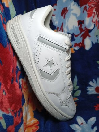 Zapatillas Converse Blancas y Grises