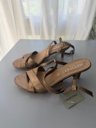 Sandalias Tacón Bajo Doradas Marypaz