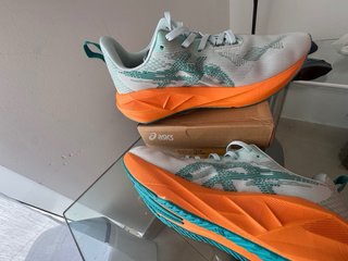 Ténis Asics Novablast 5 Tamanho 43.5