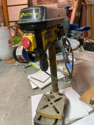 Taladro de columna Ectram sobremesa