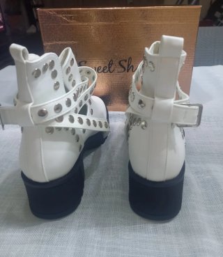 Botines Blancos con Tachuelas Sweet Shoes