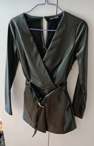Mono cuero Bershka negro XS