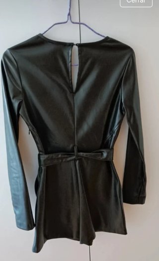 Mono cuero Bershka negro XS