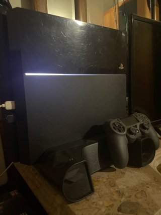 PS4 (PlayStation 4) Nera + 2 Controller + 4 Giochi
