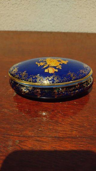 Antigua caja-joyero de Cerámica de Limoges y oro.